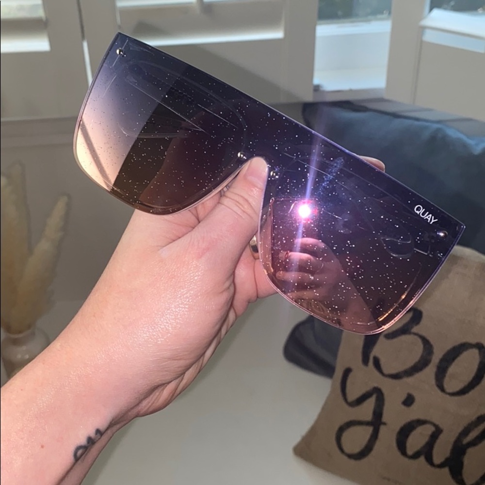 QUAY AUSTRALIA Glitter Sunglasses